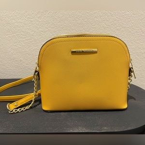 Steve Madden Mustard Yellow Crossbody Purse - Perfect for Fall!